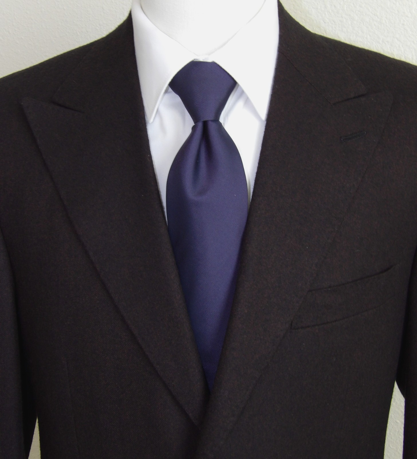 Bespoke two button side vent dark brown peak lape… - image 4