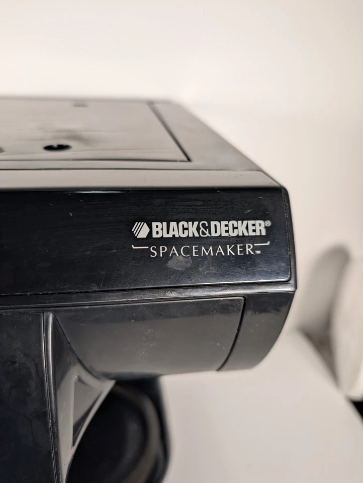 Black & Decker Espaciadora Bajo Gabinete 12 Tazas Cafetera SDC740B - Con Jarra Foto 3 de 4