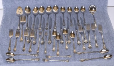 Distinction Deluxe Stainless Set by Oneida HH 4 Place Settings 40 piece