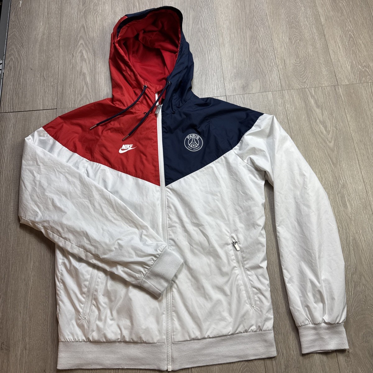 Nike Paris Saint-Germain ウィンドブレーカーＬサイズ Nike Paris Saint Germain Windbreaker Jacket Men's Small S White