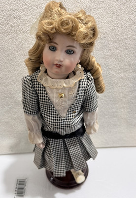Hallmark VICTORIAN MEMORIES PORCELAIN DOLL 11'' REDHEAD ABIGAIL 