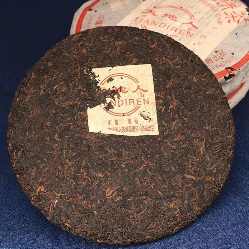 357g Yunnan Qizi Aged Pu-erh Cake Tea 2002 Tian Di Ren Old Ripe Pu'er Tea Puerh  - Image 3 of 4
