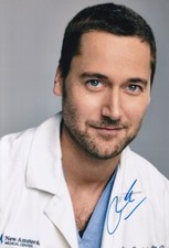 RYAN EGGOLD signed Autogramm 20x30cm NEW AMSTERDAM in Person autograph COA
