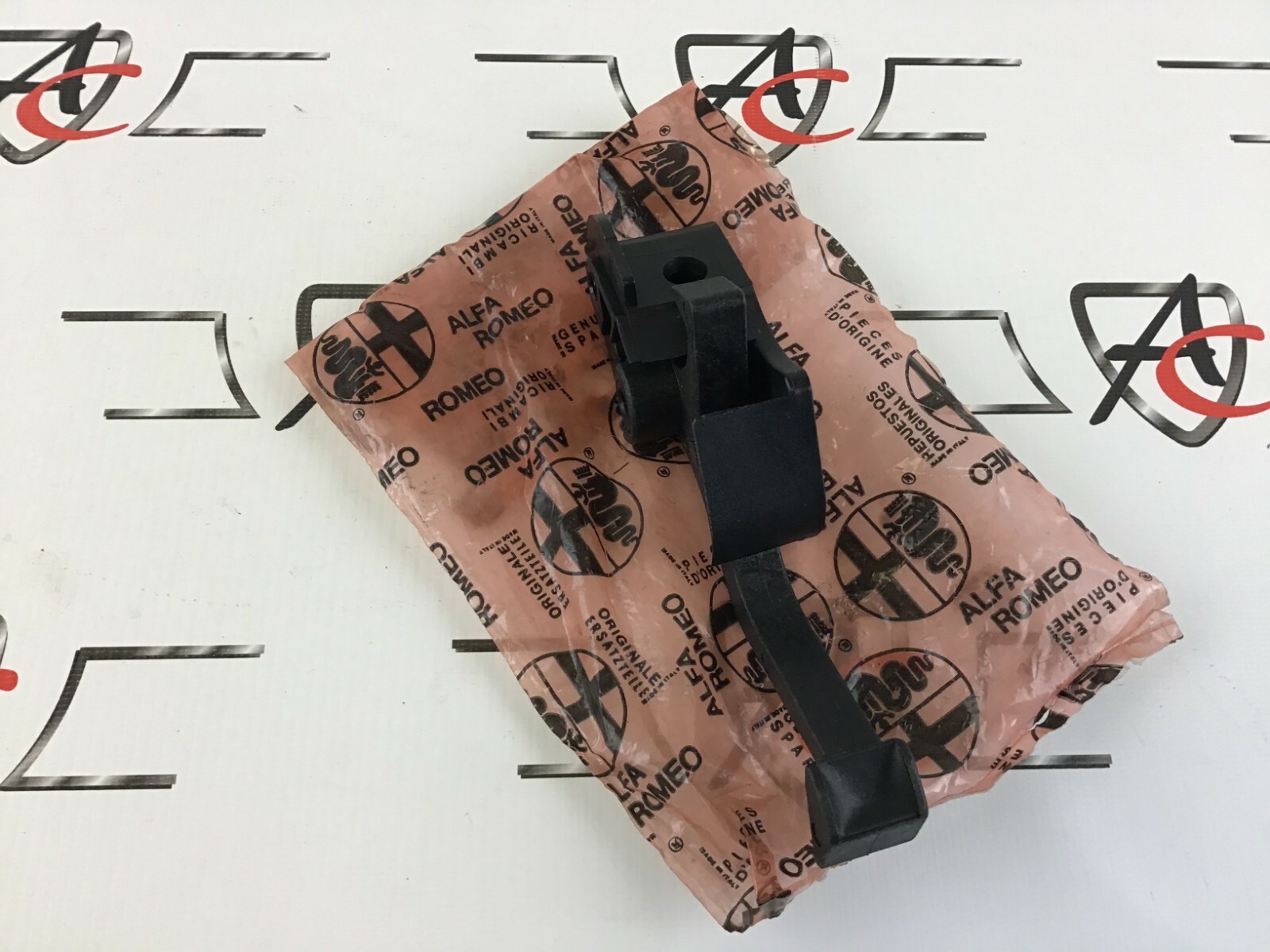 Alfa Romeo Alfa 33 Left Lever Backseat OEM Part 60504509  