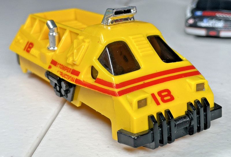 Stomper Schaper Water Demon 4x4 Construction 18 Body yellow LJN
