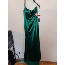 Ieena for Mac Duggal Emerald Green Satin Rhinestone Trim Gown 6 NWT fixxer upper