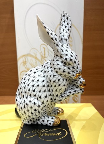 HEREND PAW UP BUNNY BLACK FISHNET FIGURINE RABBIT,6 inches HIGH,BRAND NEW BOXED