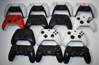 Lot of 14 Wireless Controllers PS5/PS4/Xbox AS IS / NOT WORKING FOR PARTS