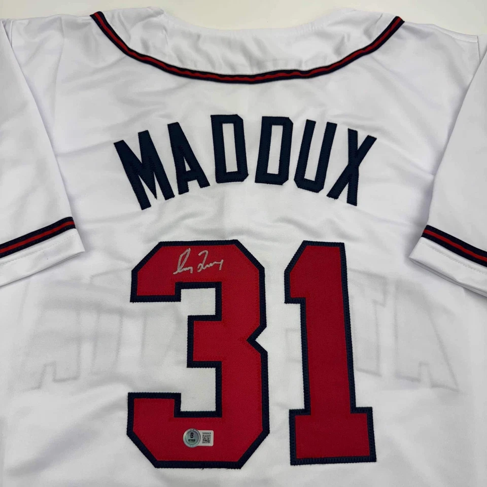 Camiseta de béisbol blanca autografiada/firmada Greg Maddux Atlanta Beckett certificado de autenticidad BAS Foto 2 de 3