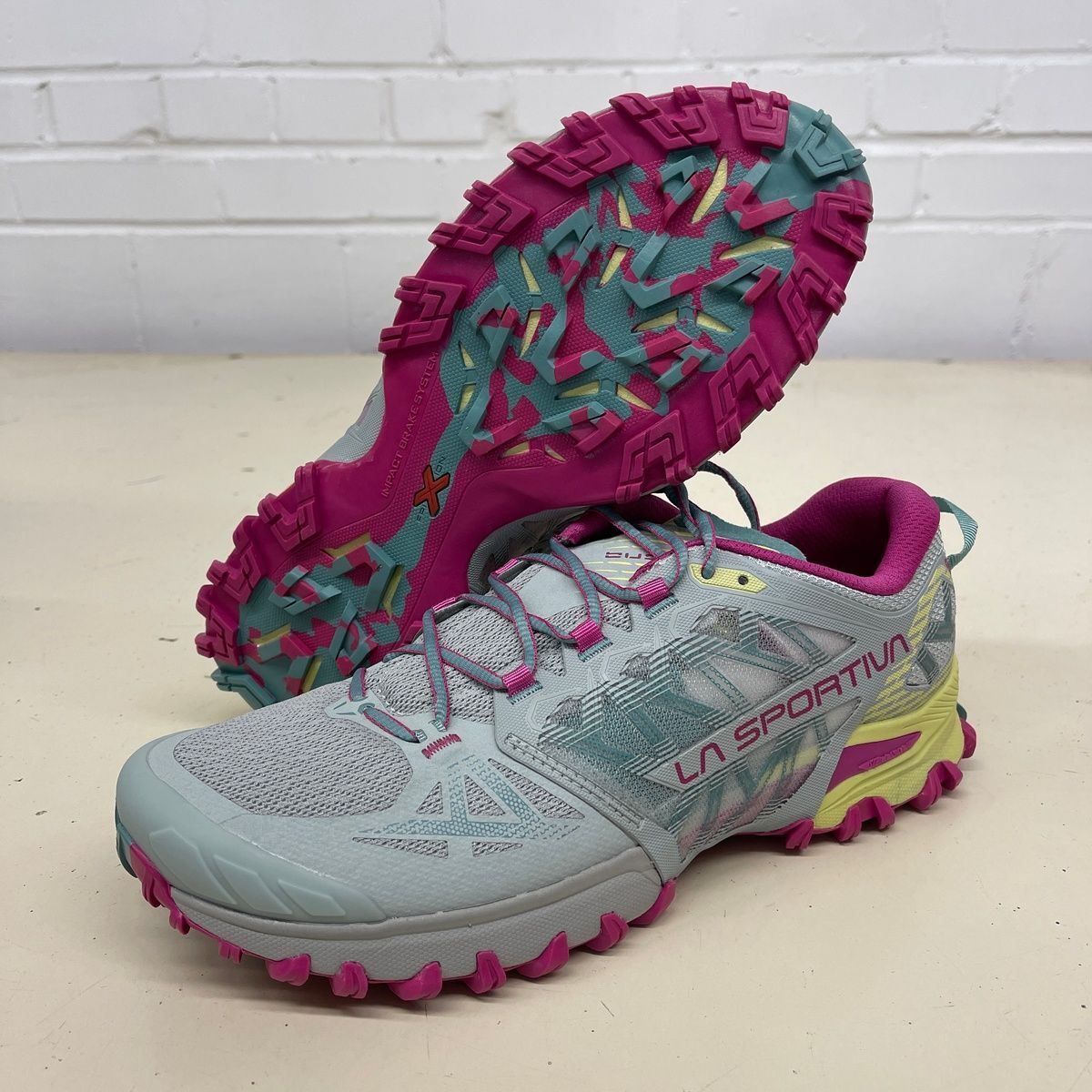 Zapato para correr LA SPORTIVA Bushido III para mujer talla 9,5 luna/primavera