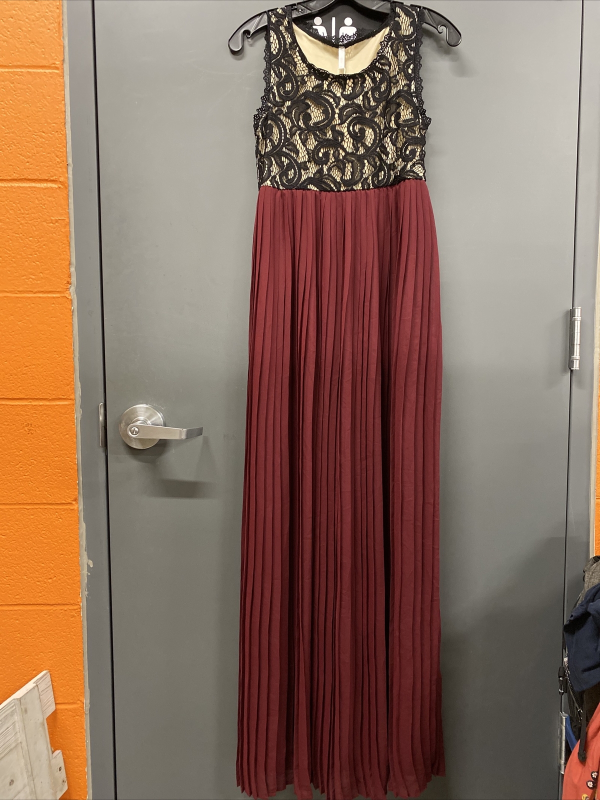 Picture 1 of 3