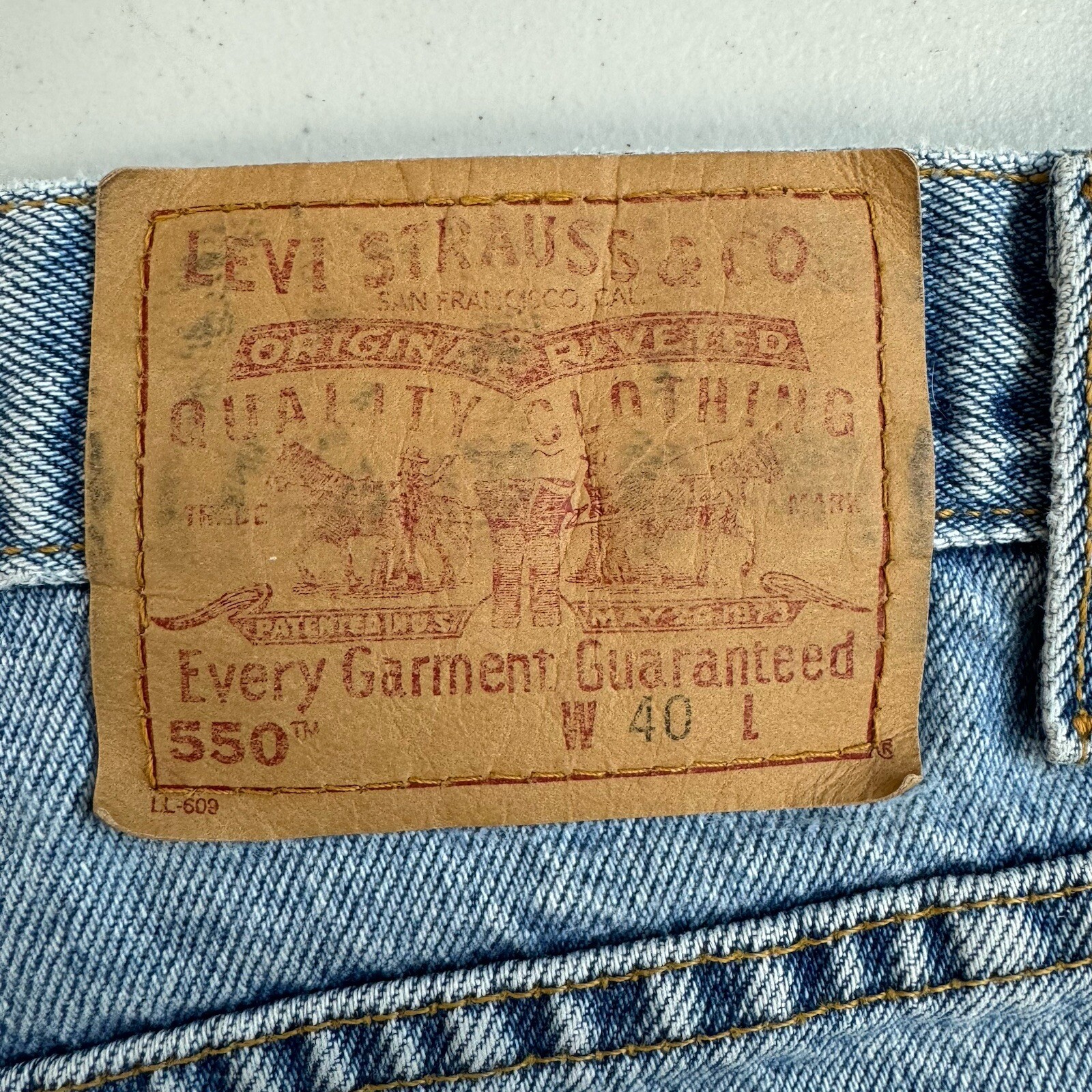 Levi’s 550 Men’s Size 40 Relaxed Fit Blue Denim Jean 90s Style Bermuda Shorts thumbnail 3