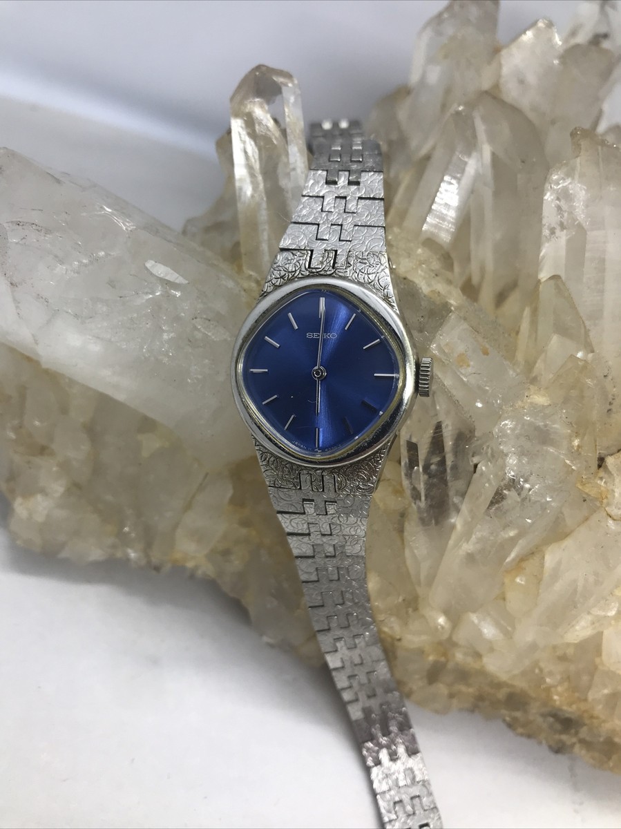 Nice Ladies Vintage Wind Up Seiko Watch Keeps Accurate Time  display picture 2
