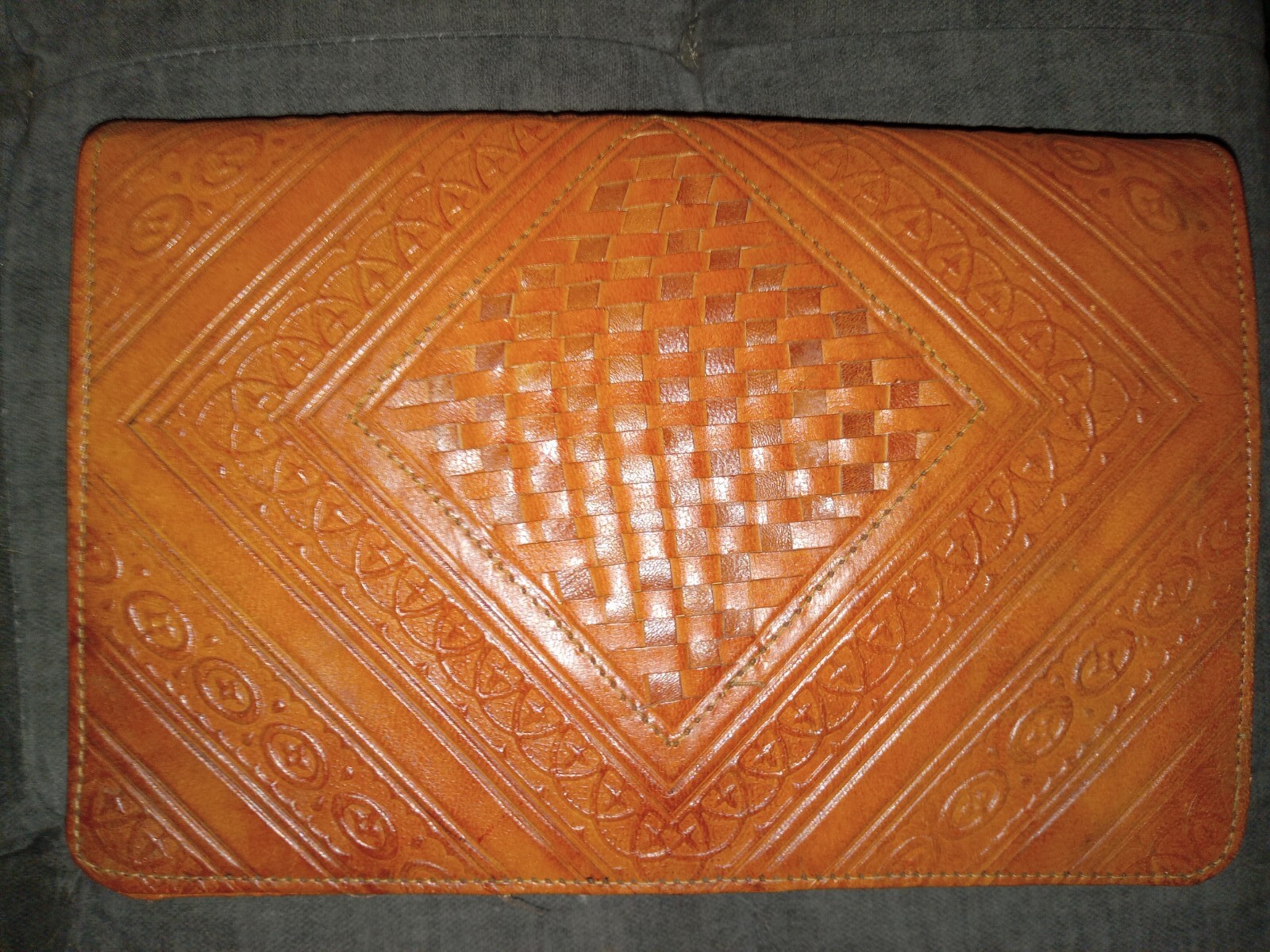 VINTAGE GENUINE LEATHER CROSSBODY, INDIA, MOROCCAN MAGIC w/ Lipstick Container