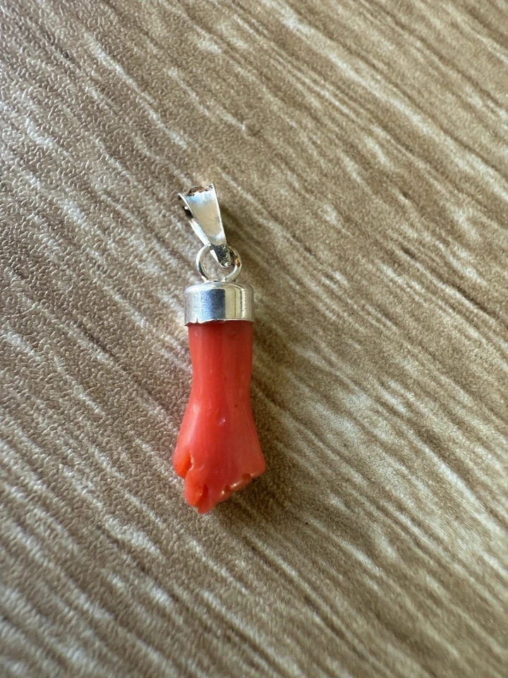 Mano In Corallo Rosso e Argento 925 - Immagine 2 di 4