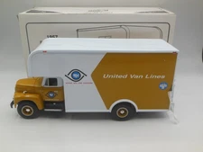 Scarce First Gear 19-1756 1957 International R-200 Moving Van United Van Lines