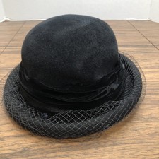 VINTAGE PLAZA SUITE Betmar BLACK WOOL Felt HAT with Netting