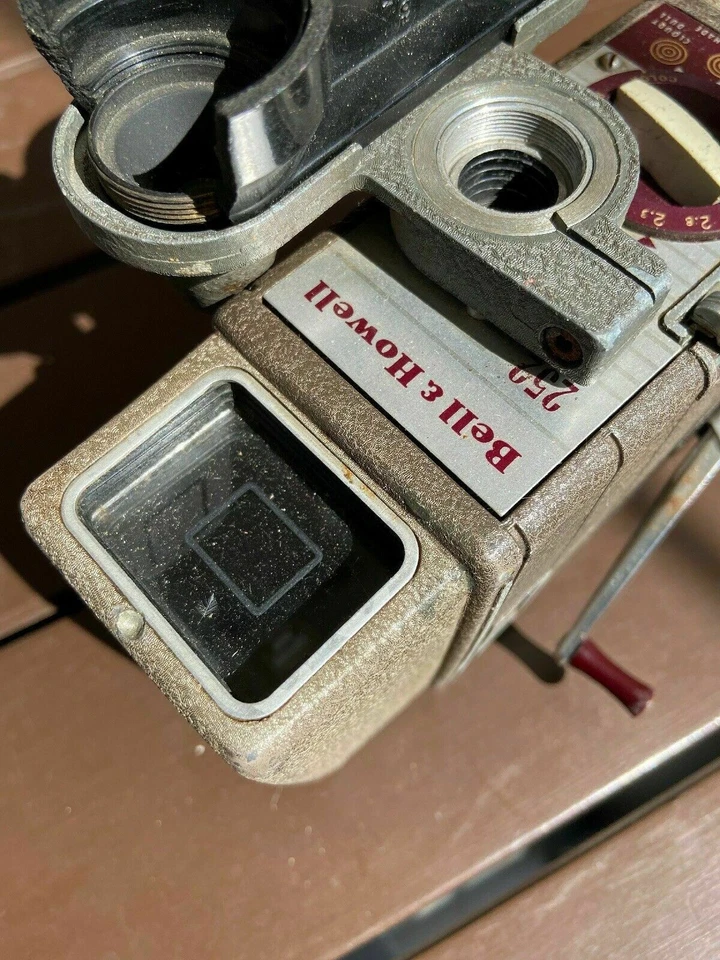 Vintage Bell & Howell deux-cinquante-deux (252) 8 MM Movie Camera - Photo 4/4