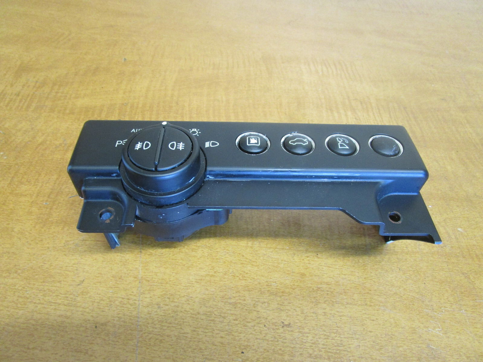 Maserati Quattroporte - Dashboard Switch Panel   P/N 203522