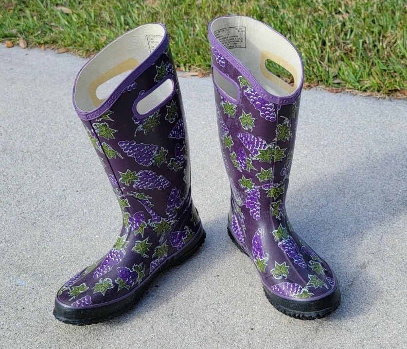BOGS CLASSIC HIGH RAIN BOOTS Purple Grapes FRUIT Women s SZ US 6