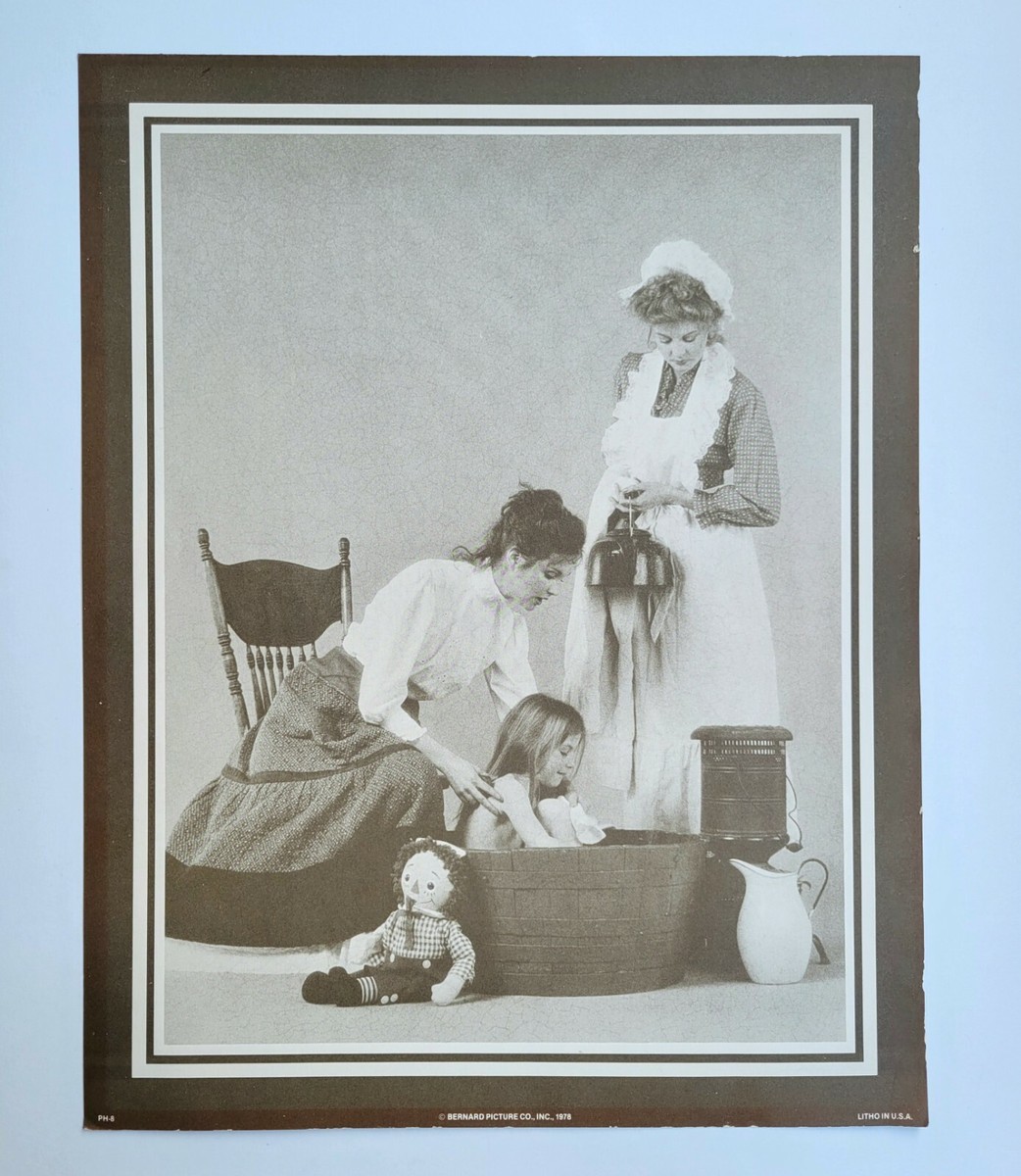 VINTAGE 1978 BERNARD PICTURE CO. LITHOGRAPH: WOMEN BATHING A GIRL