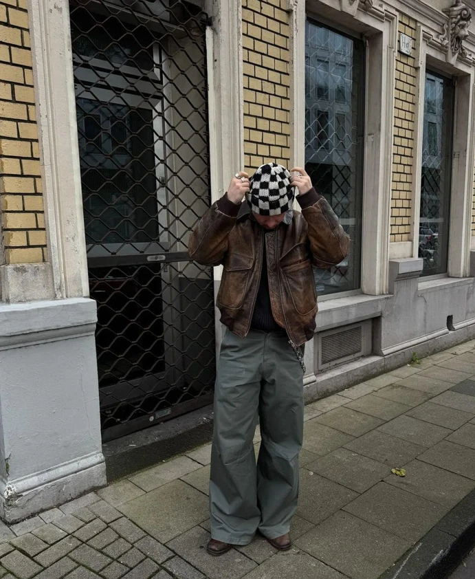 Chaqueta de bombardero de cuero marrón envejecido vintage - Chaqueta estilo aviador clásico Foto 2 de 4