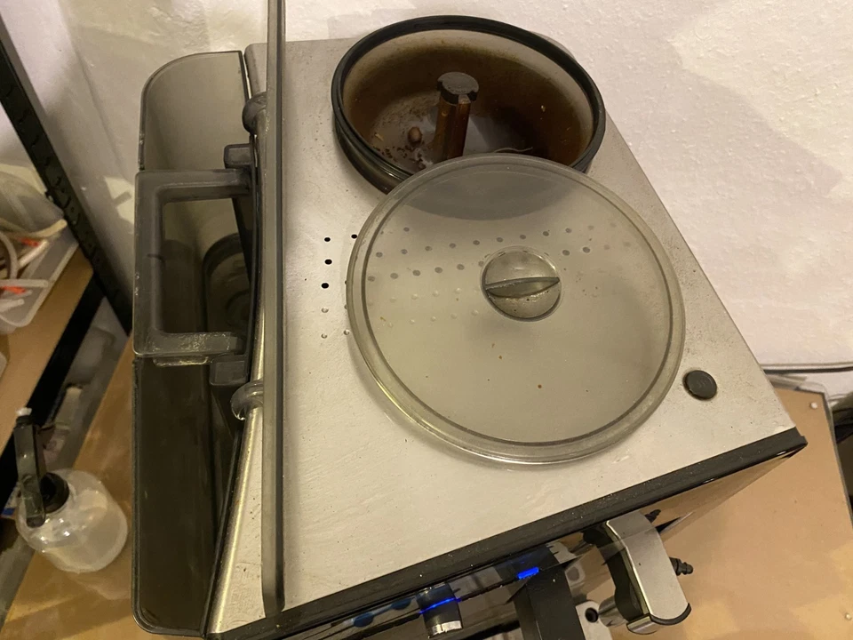 Siemens EQ.8 300 Edelstahl/Schwarz 2 Tassen Kaffeevollautomat - Bild 2 von 4