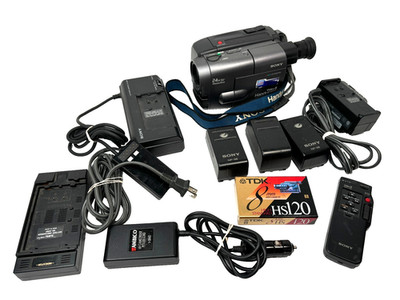 TESTED WORKING READ Sony CCD-TRV40 Handycam Video8 Camcorder Accessories Bundle