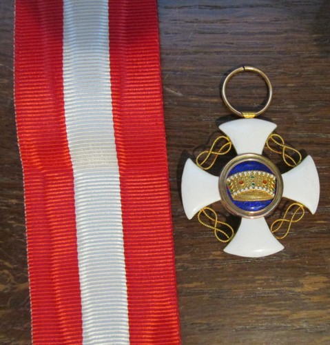Order of the Crown Italy Knight 5th class very well made and condition