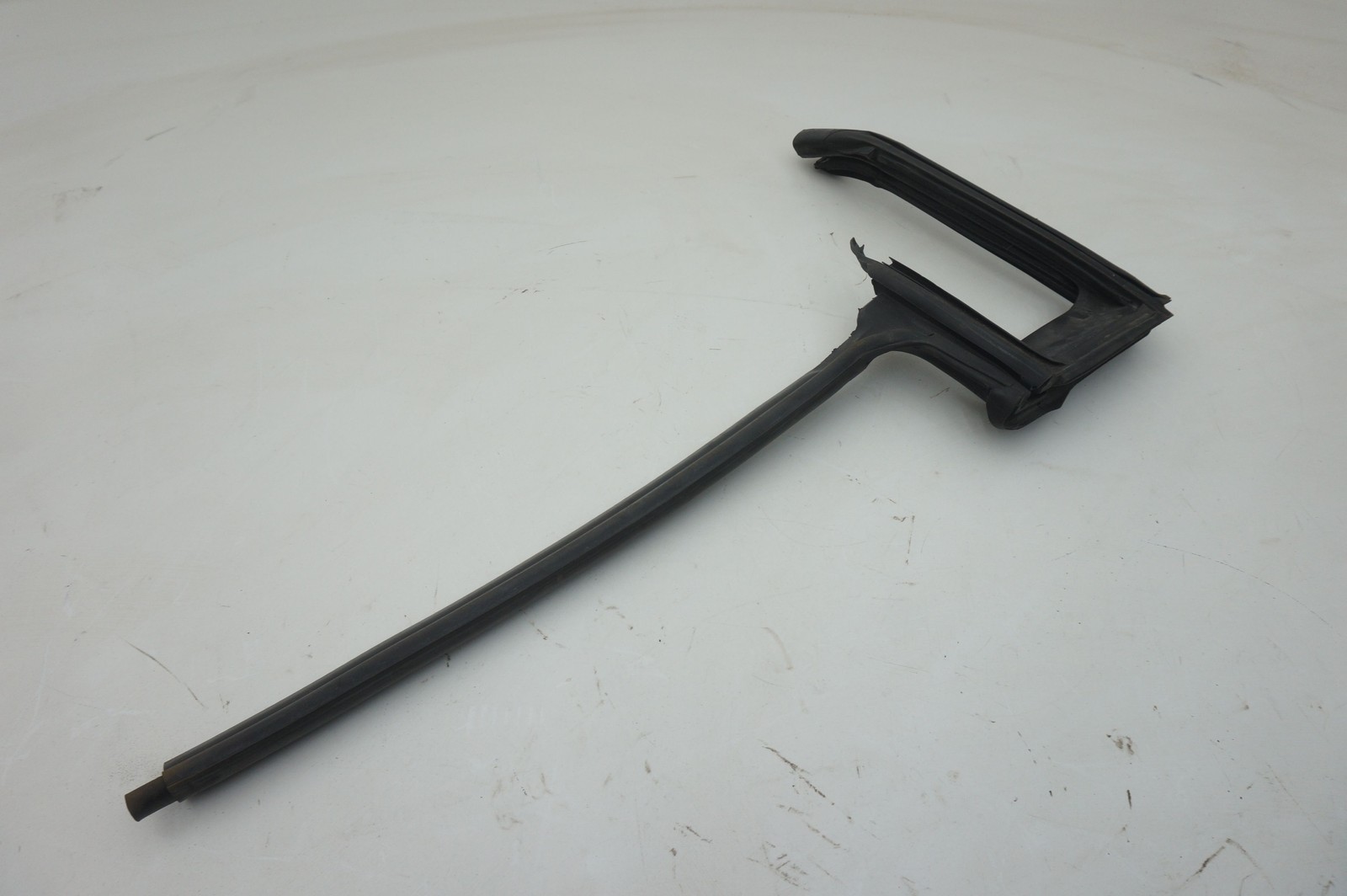 Left Door Perimeter Window Weather Strip Seal 82200000 Ferrari 488 Spider 2017