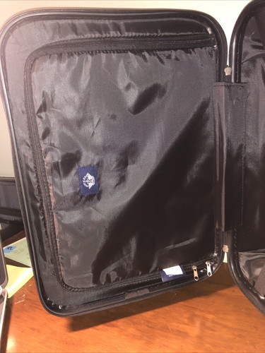 Dockers 20” Hard Shell Suit Case Wheels Graphite EUC Handle - Picture 9 of 10