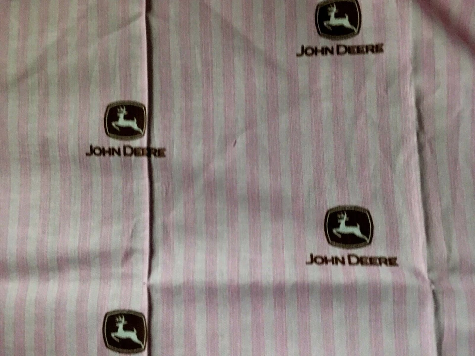 Listras rosa John Deere com logotipo marrom 1 jarda x 44" algodão  - Imagem 4 de 4
