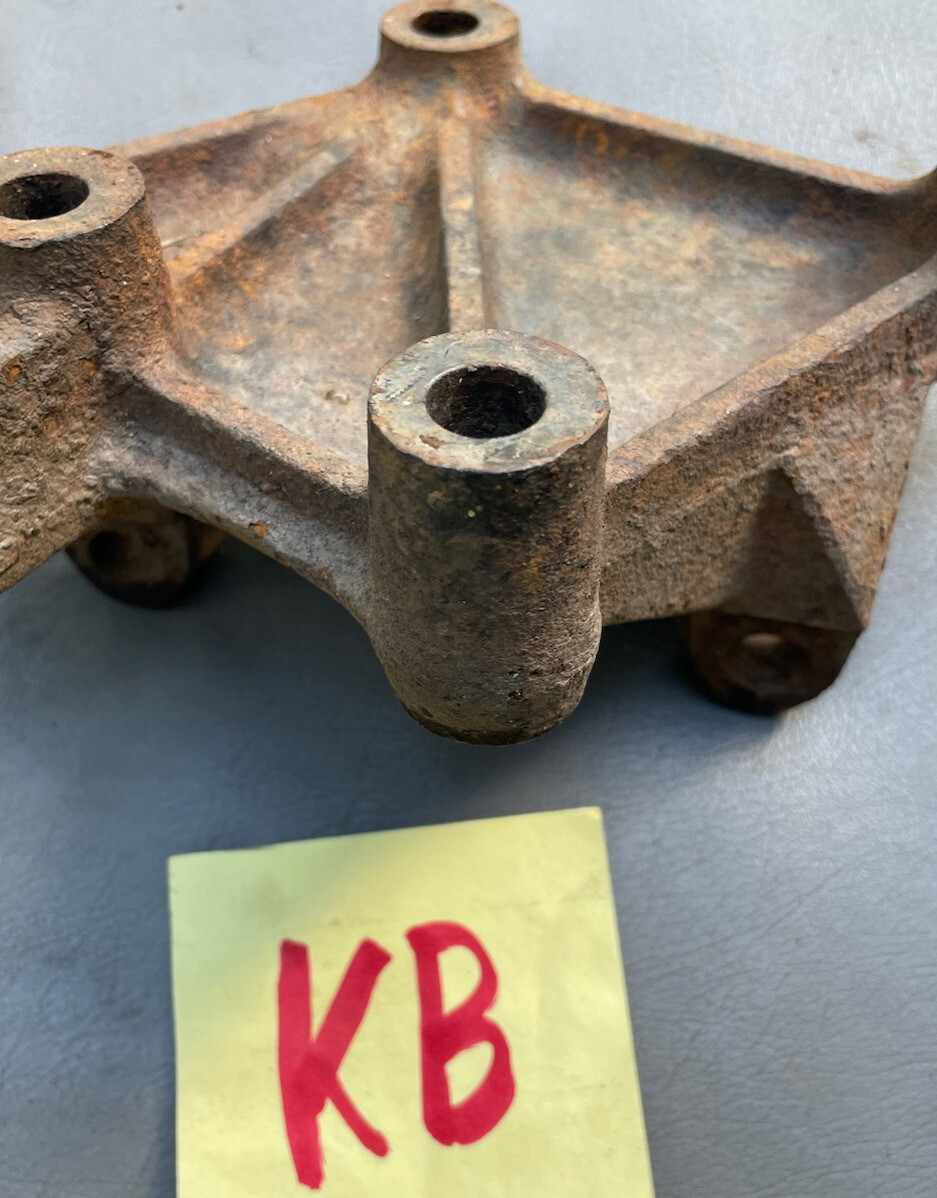 Jeep Wrangler YJ OEM Power Steering Gear Box BRACKET Mount 8795