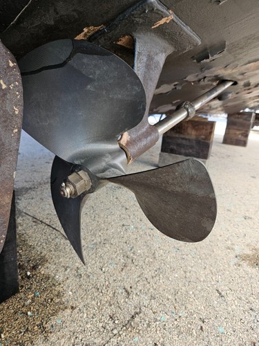 Acme 16x18VL3B 3 blade propellers pair 1.250 shaft Nibral .105 cup - Picture 3 of 8