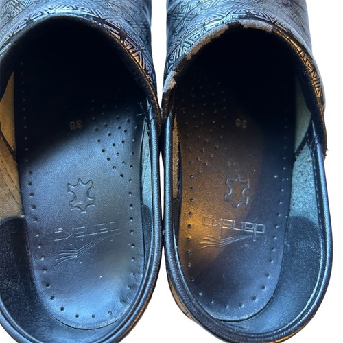 Zuecos Dansko charol plata y negro talla 36 - Imagen 4 de 10