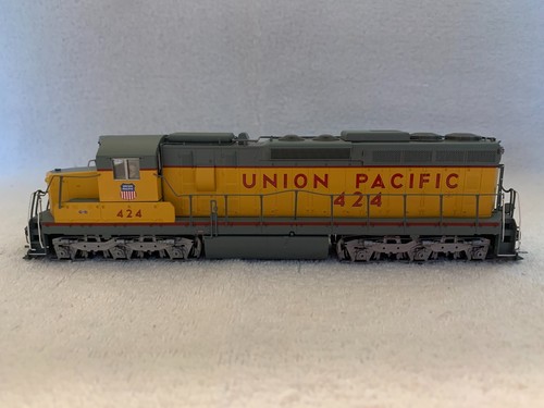 Atlas Master Gold Series #7576 HO Scale Union Pacific SD-24 Locomotive # 424 DCC - Picture 2 of 9