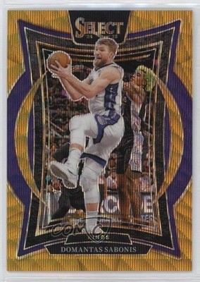 2024-25 Panini Select Concourse Gold Wave Prizm 10/10 Domantas Sabonis #24 4a2