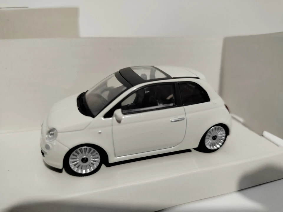 Modellino Fiat 500 Lounge Scala 1/43 - Immagine 2 di 3