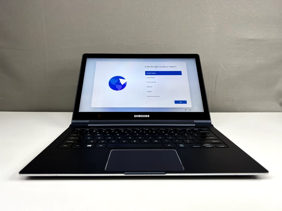 Portátil Samsung 940X 13.3" - Intel i5, 8GB RAM, 128GB M.2 SSD, Pantalla Táctil Foto 2 de 4