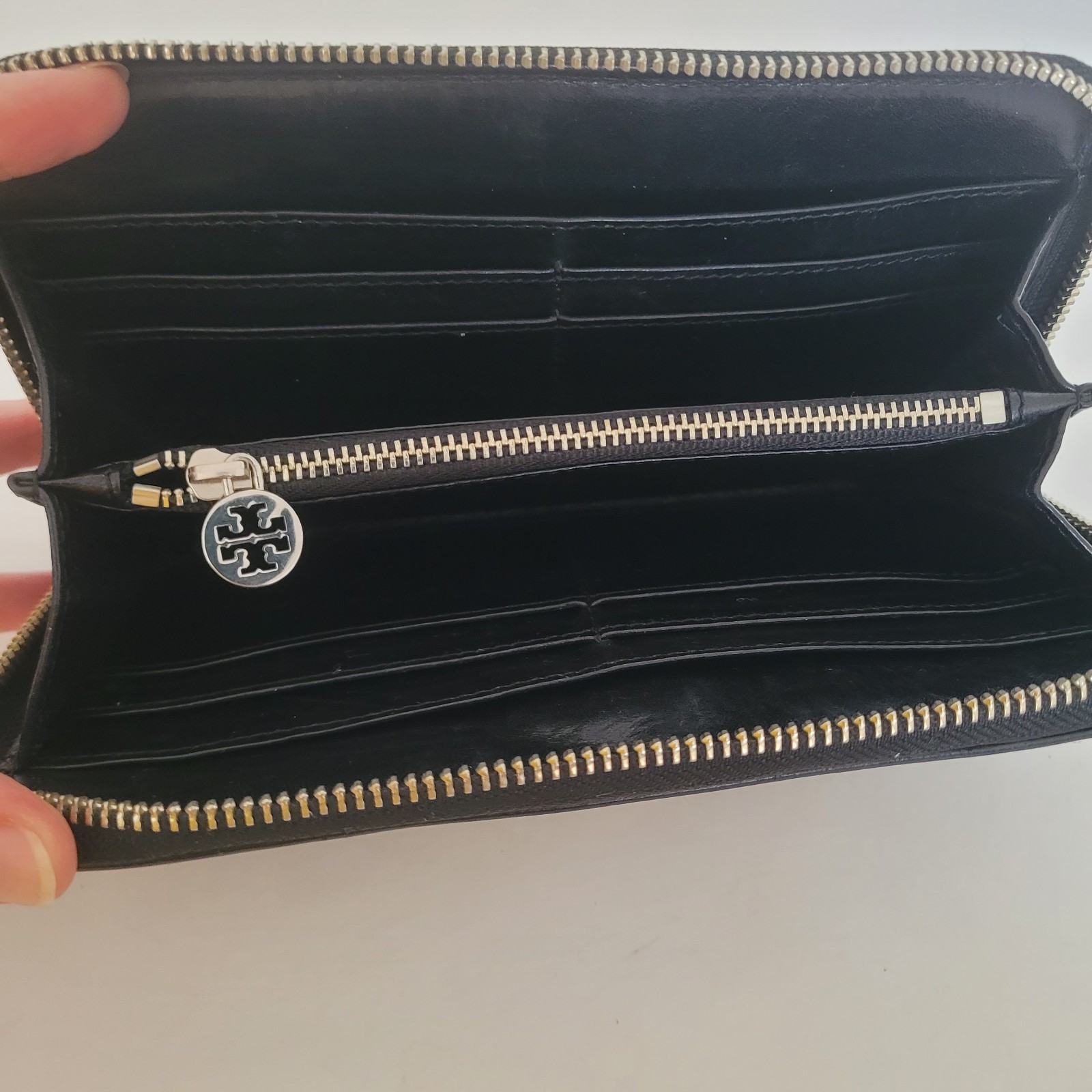 Tory Burch Solid Black Cowhide Leather Zip Around… - image 3