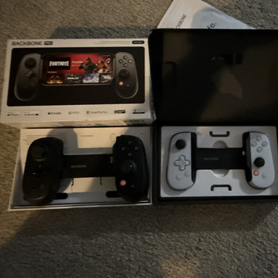 Both backbone 1 and Backbone2 Pro USB-C Mobile Gaming Controller for IPHONE/ANDR