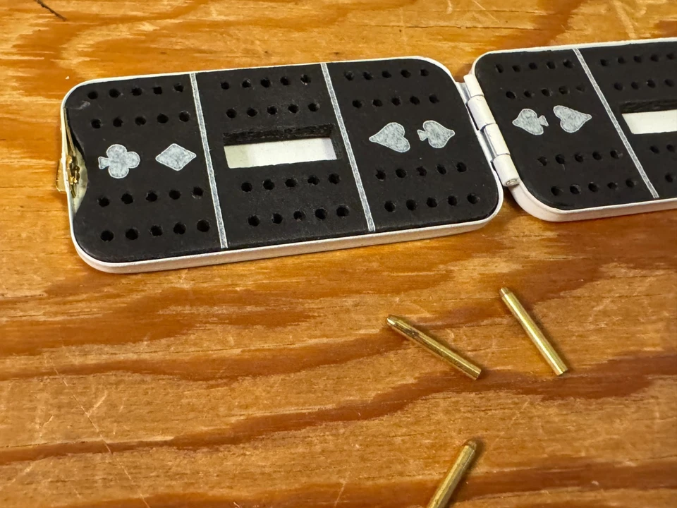 Vintage Cribbage Board Game Folding Tin Mini Travel Pocket Game - Image 4 of 4