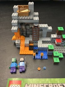 Lego Minecraft The Cave 21113 100% Complete W/ Instructions