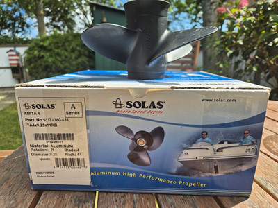 SOLAS Amita 4 4-Blatt Alu Bootpropeller 9.25 x 11 RH Schwarz 5113-093-11