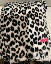 Betsy Johnson Twin Blanket Cheeta Print 60x90in
