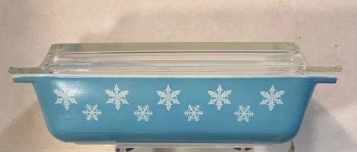 Vintage Pyrex Snowflake Turquoise 2 QT. baking dish 575-B with lid 550-C