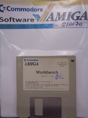 COMMODORE AMIGA -- WORKBENCH 1.3.2 INTERNATIONAL A3000 (COMMODORE)