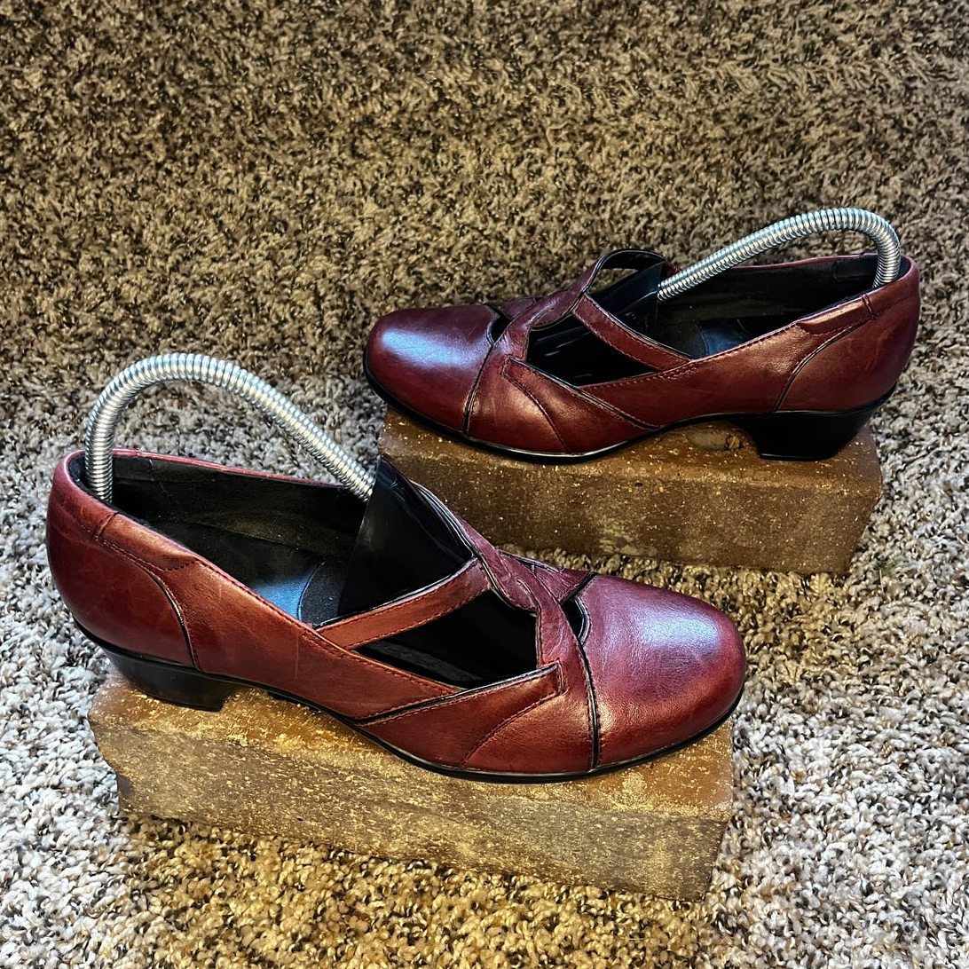 Clarks Marna Leather Slip On Block Heel Pump Shoes Burgundy Women's Size 8.5M