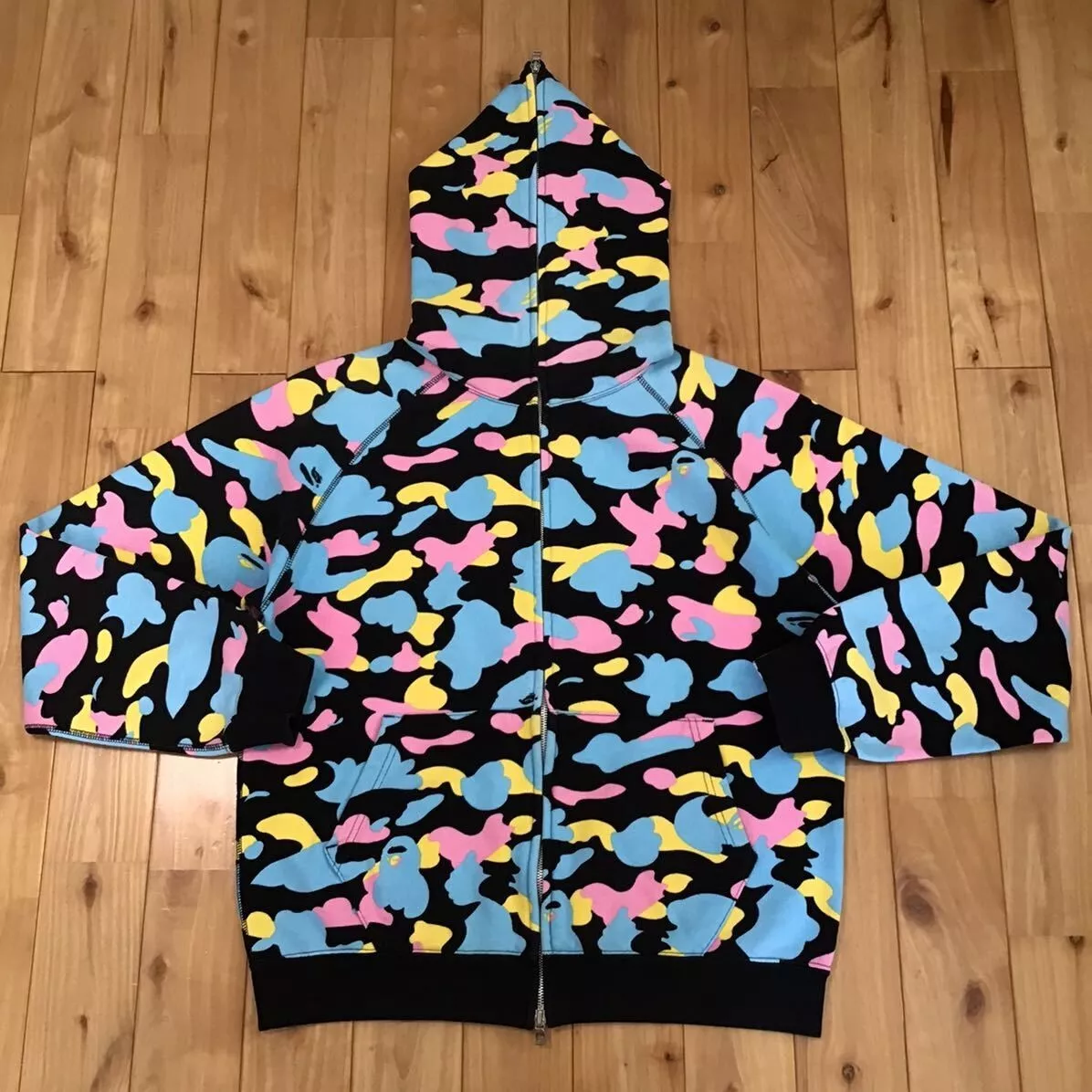 APE  BAPE  KAWS キャンディーカモ　CAMO 迷彩　パーカー　L