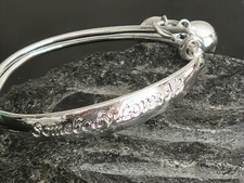 SILVER  BABY BANGLE BRACELET "Somebody Loves Me" Birthday Christening Bag Inc.